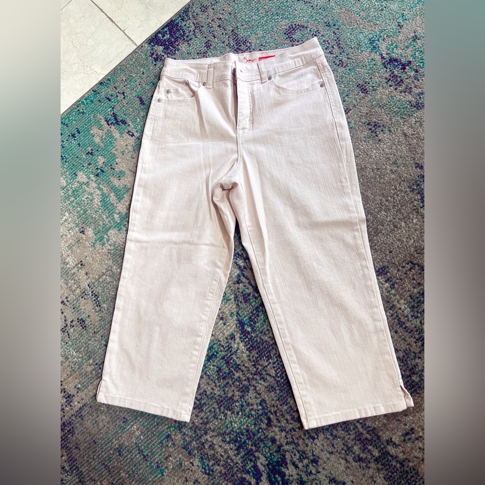 Style & Co Light Pink Capri Jeans Size 8 Tummy Control Very Light Pink